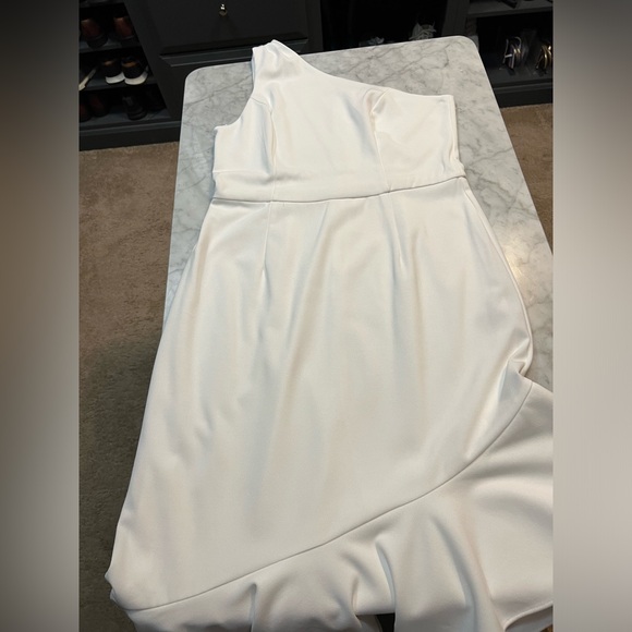 White one shoulder dress with a symmetrical, hemline and ruffle - Picture 2 of 7